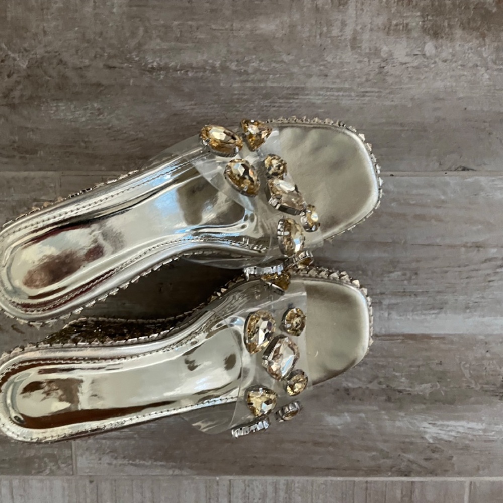 Shoes - Picture 3 of 4